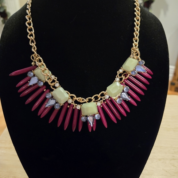 Jewelry - Elegant Gold and Pink Statement Necklace